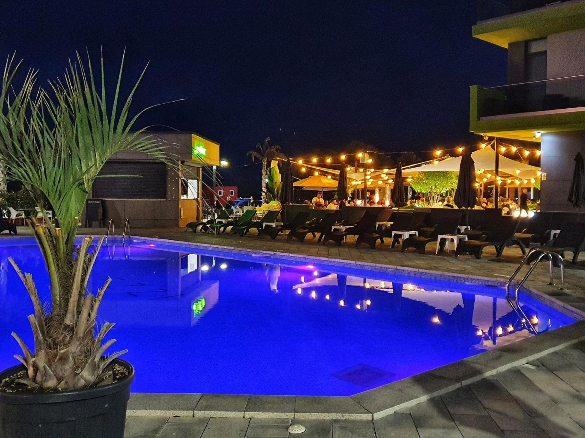 Purple Onyx - Pool & Spa Beach Resort Navodari Ngoại thất bức ảnh
