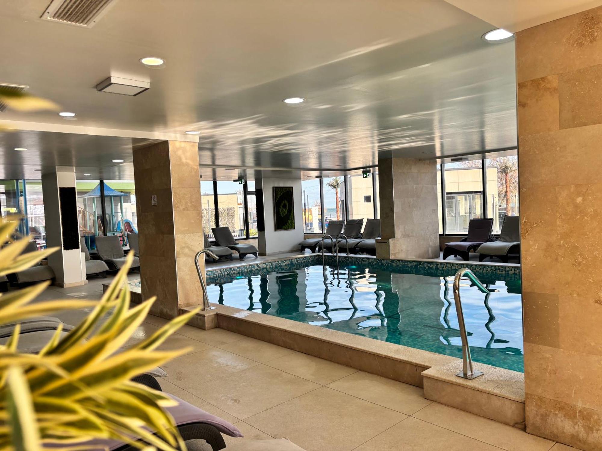Purple Onyx - Pool & Spa Beach Resort Navodari Ngoại thất bức ảnh